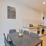 Charme Parisien 6 Personnes, 2 chambres, 19ème